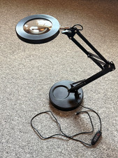 Schreibtischlampe mit 10 Fach-Lupe, Licht 3 Farben, Dimmbar