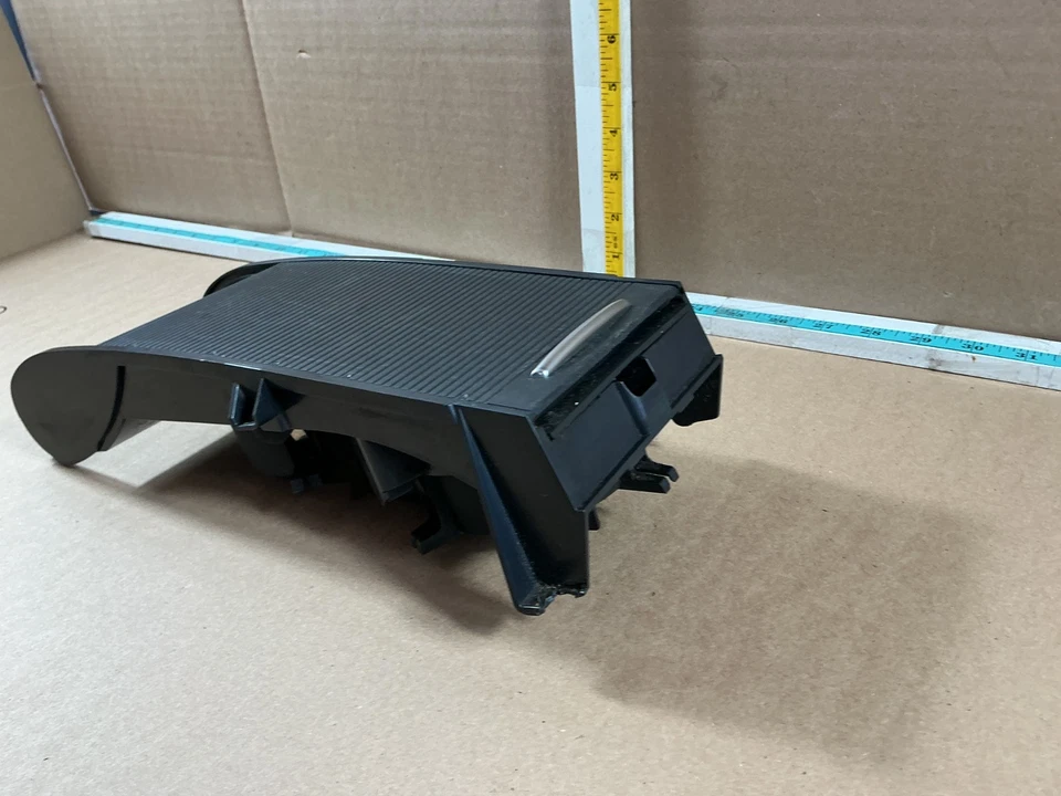 2008 - 2012 年奥迪 S5 后控制台杯架 8F0885995A6PS 原始设备制造商 — 第 4/4 张图片