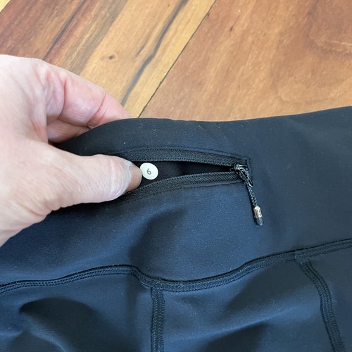 LULULEMON Size 6 Black Scalloped Hem Reflective Leggings 25.5" - Picture 4 of 5