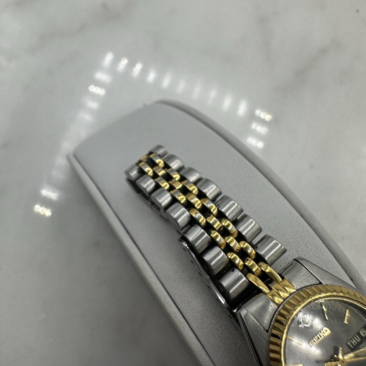 Vintage Seiko Women 7N83-0041 Silver Gold Tone Day Date 25mm Grey