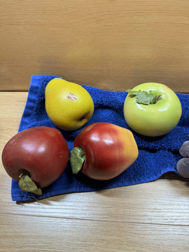 10 Piece Lot of Vintage Realistic Looking Ceramic Fruit Made in Japan READ - Image 3 of 4