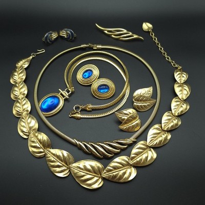 Vintage Trifari Jewelry Lot Signed Gold Tone Necklaces Brooch Earrings 10pcs