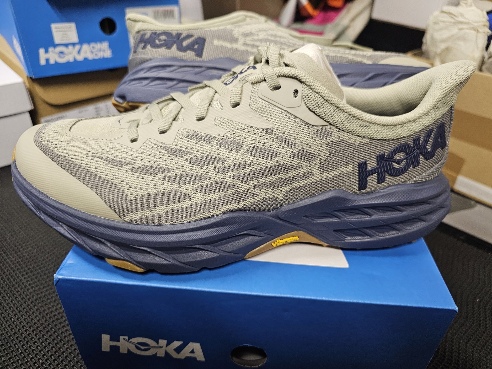 Hoka Speedgoat 5 Trail Running NUOVE Taglia 43 1/3 (9,5 Us - 9 Uk - 27,5 Cm)