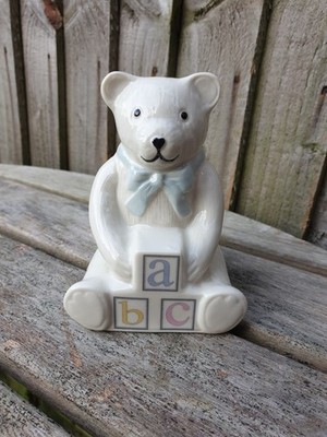 Belleek Irland Teddybär blaue Schleife ABC Blöcke Figur Ornament Baby Geschenk
