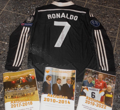 REAL MADRID ''RONALDO'' ADIDAS JERSEY; SIZE M AUTOGRAPHED CHARITY''
