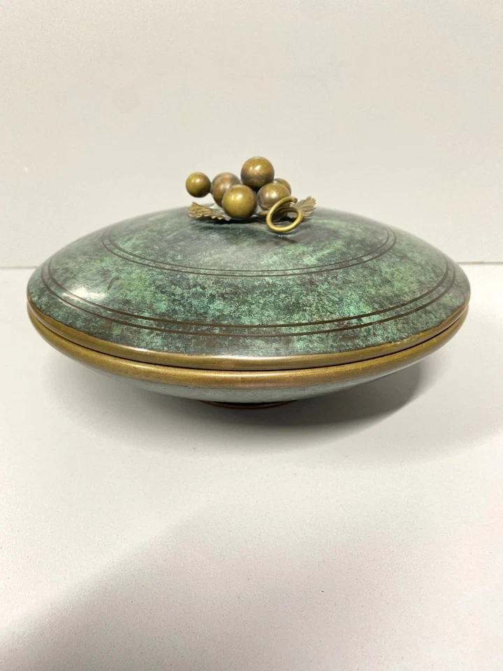 ANTICA BOWL CIOTOLA con PIEDE e COPERCHIO OTTONE OSSIDATO ART DECO ø 19,5 cm - Immagine 2 di 4