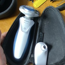 Philips Series 7000 Mens Cordless 3-Head Rota...