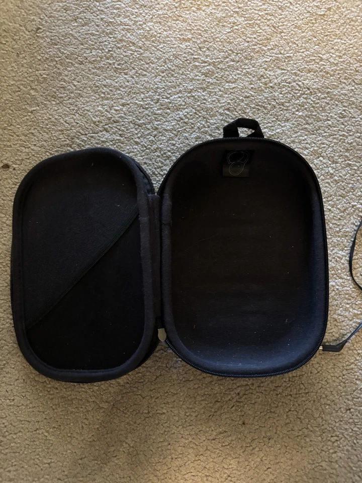 Bose QuietComfort 35 II Wireless Headphones - Great Condition, Works Perfectly! - Image 4 of 4