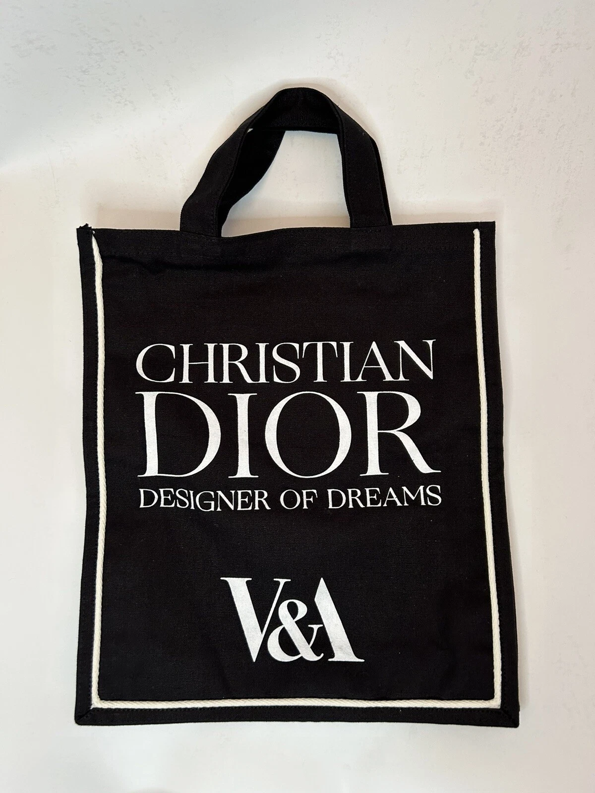 Sac fourre tout noir en toile Christian Dior V&A Designer Of Dreams exposition