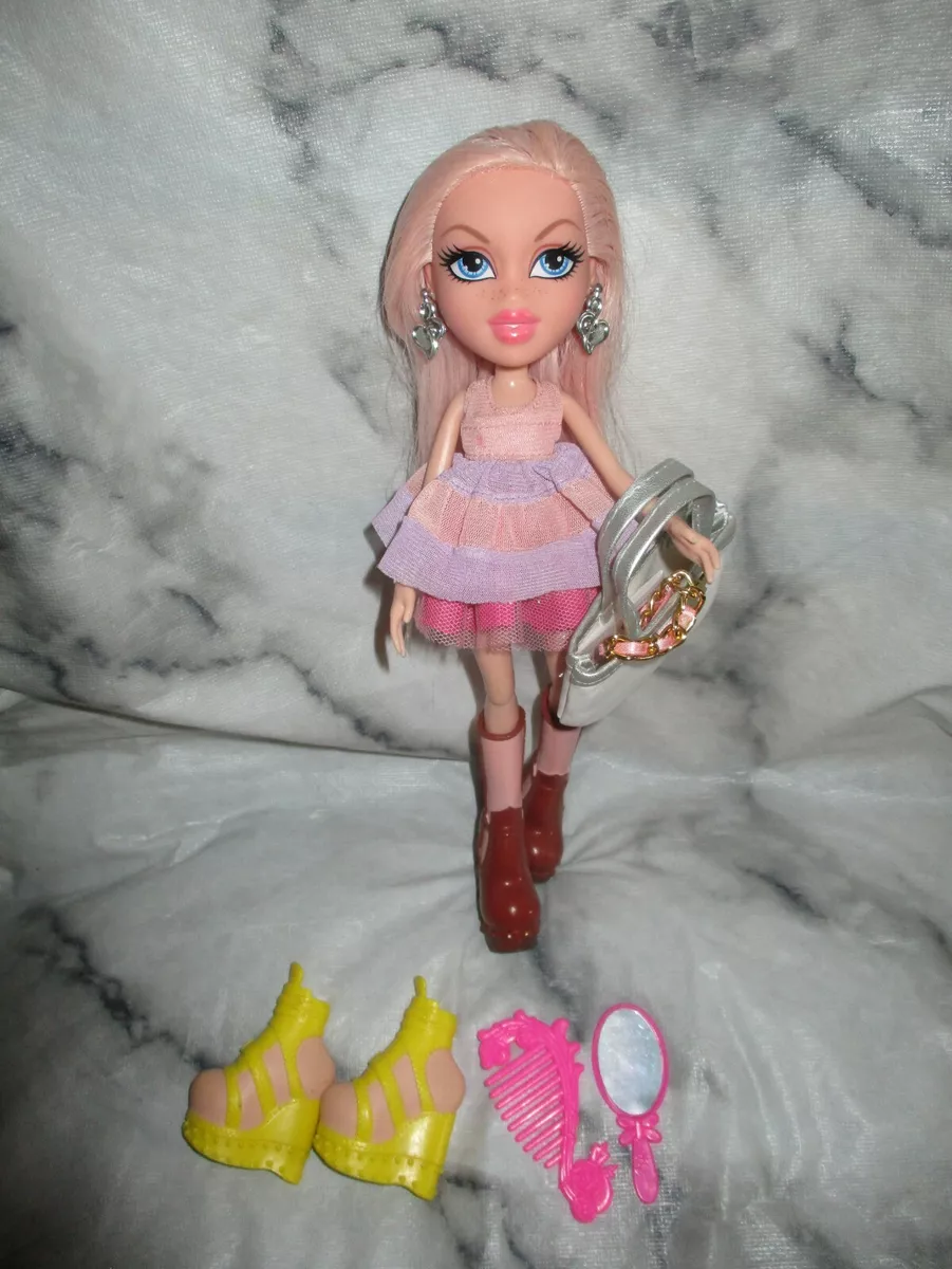 Bratz doll best sale cloe selfie snaps