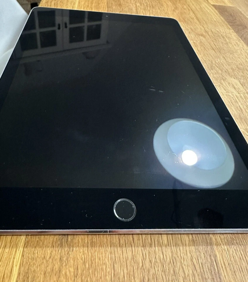 Apple iPad Pro 9,7" A1673 | 32 GB | WLAN | Guter Zustand | Ohne Zubehör - Bild 3 von 4