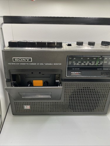 Vintage Sony CF-310L Radio Cassette Player - Picture 2 of 13
