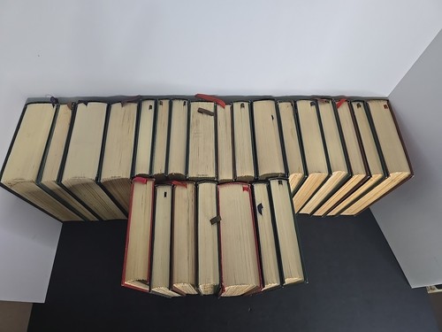 "Vintage Classic Hardcover Book Collection – 24 Literary Masterpieces... - Picture 11 of 24