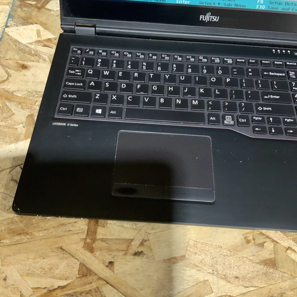 Fujitsu U757 i5-7200U Touch 8 GB DDR4 128GB NVME Win 11 15.5" B103 - Image 4 of 4