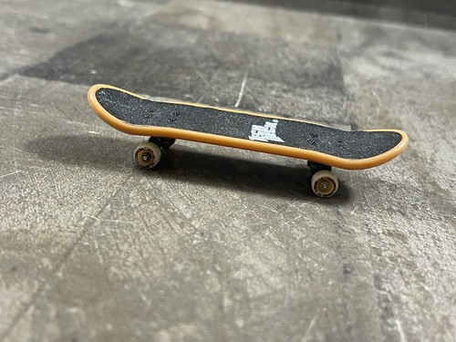 Tech Deck Andrew Reynolds Finger Board White - Picture 2 of 4