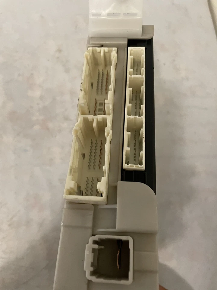 2013 LEXUS RX350 Multiplex Network Body Control Module 89221-48530 - Imagem 3 de 4