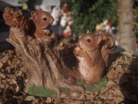 EichhöRnchen Spielend Deko Figur Lebensecht 24Cm Wetterfest Garten Figur Hotant