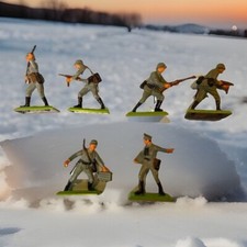 1971 BRITAINS LTD; 5 GERMAN WWII SOLDIERS. 1 OFFICER Made in England