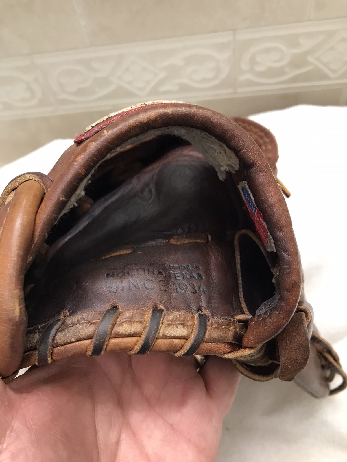 Nokona W1275 Fully Broken In 12.75” Outfielders Baseball Glove Right H