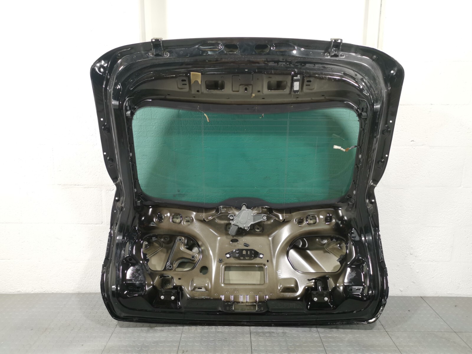 MASERATI Levante 3.0L AWD 2019  BLACK LIFTGATE TAILGATE TRUNK LID 673005572 OEM