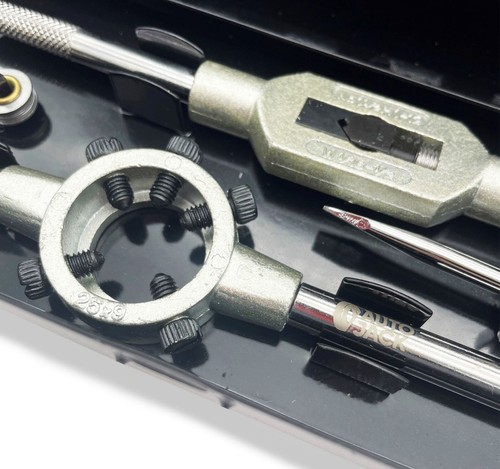 Juego de grifos y troqueles métricos de aleación de tungsteno 32 piezas con llave, calibre y estuche metálico - Imagen 11 de 13