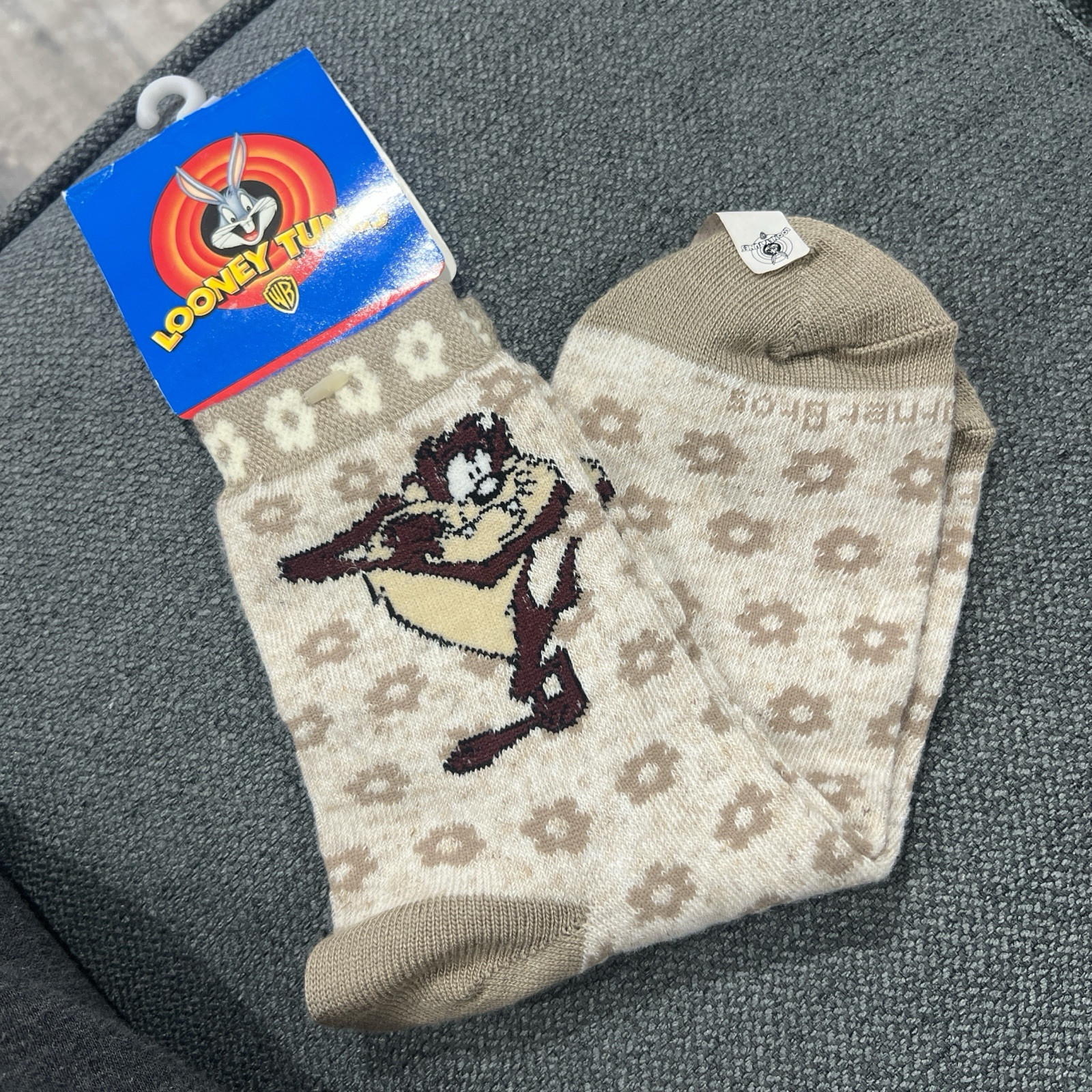 Vintage 1997 Looney Tunes Taz Devil Tan Cream Socks Size 9-11