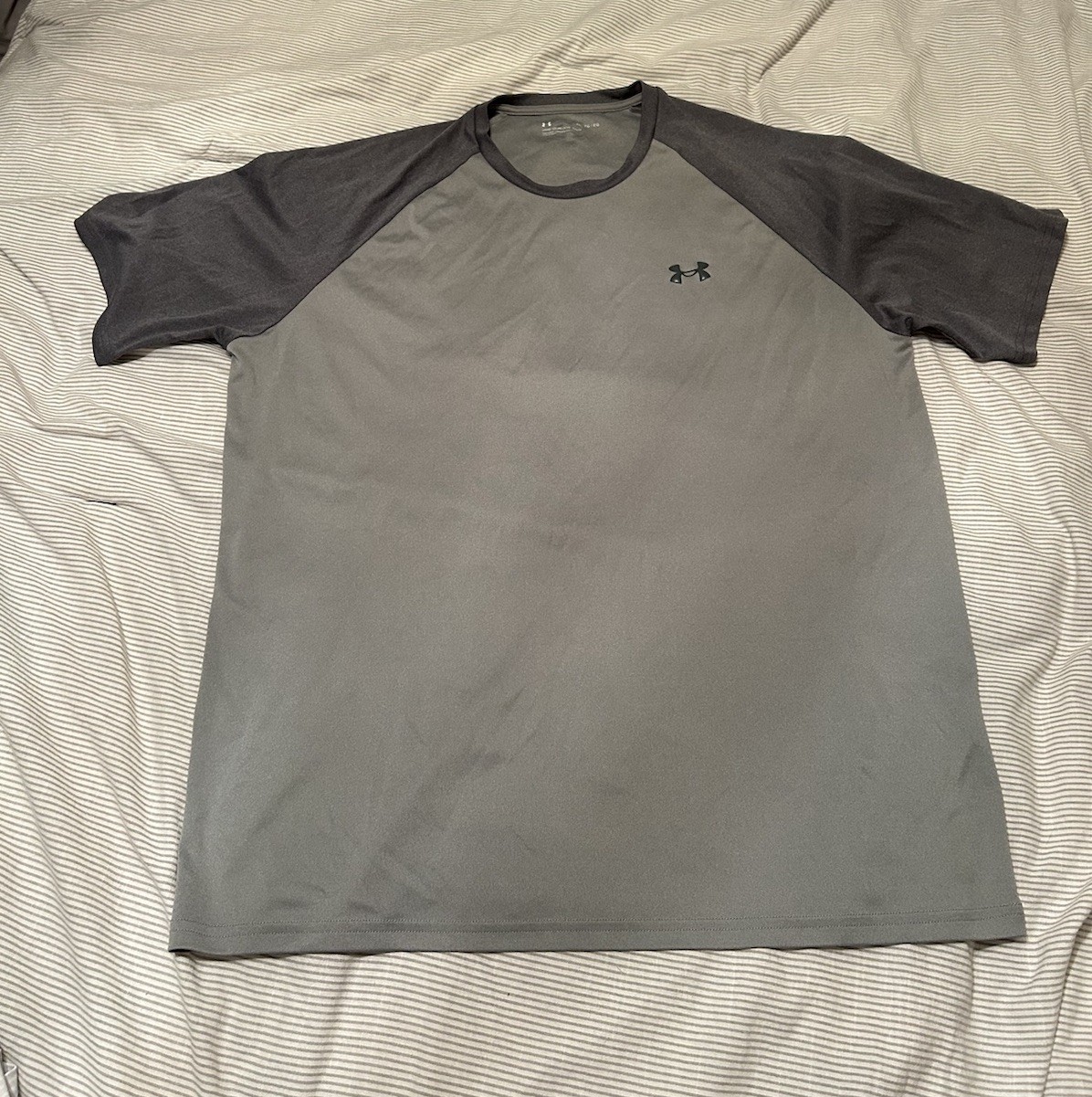 Under Armour Mens XL Short Sleeve Shirt Lot White Gray Running Athletic Outdoors thumbnail 2