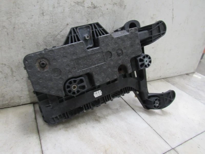 Bandeja de batería VW Passat 2014 OEM 1K0915333B Foto 2 de 4