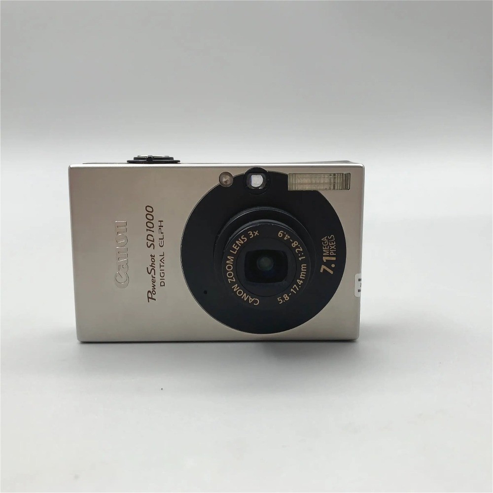 Canon Powershot SD1000/ IXUS 70 Digital Camera with Accessories