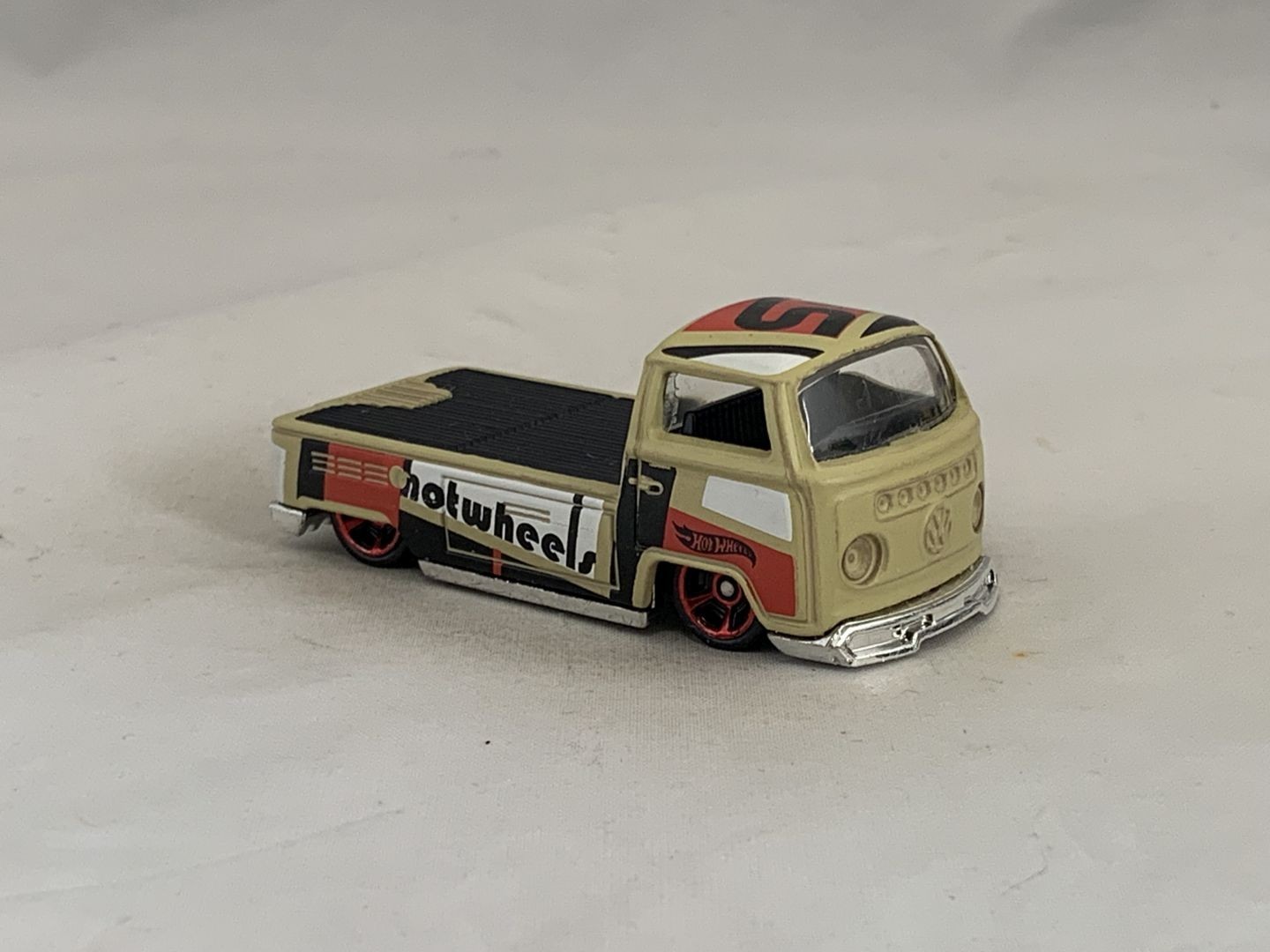Hot Wheels Volkswagen T2 Pickup 2017 New Models Beige MC5s