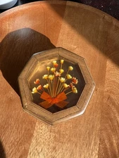 Lucite Dried Floral Octagon Trinket Dish/Coaster Holder Woodgrain Look Retro Vtg