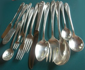 DAFFODIL-BuY-the-Piece-1847-Rogers-1950-International-Silverplate-Flatware