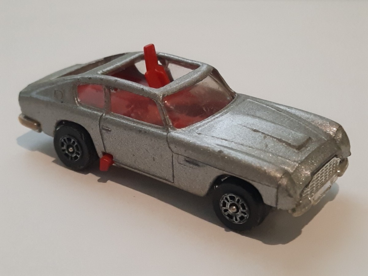 CORGI ASTON MARTIN DB6 007 助手席射出 当時 英国製 Corgi 1/64 James Bond 007 Aston Martin DB6 Ejector Seat Used