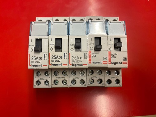 Contacteur Commandé Par Un Interrupteur Horaire Et Un Interrupteur à Clé - Foto 5