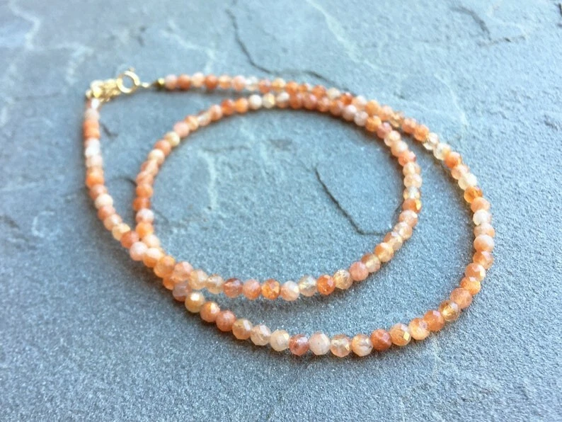 Collar hecho a mano con cuentas redondas facetadas de piedras preciosas de piedra solar natural de 18" para hombre mujer Foto 2 de 4