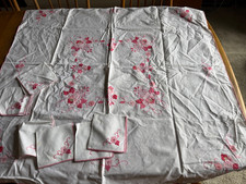 Vintage white with pink Embroidered Appliqu&eacute; Floral Tablecloth & 6 Napkins 38x40
