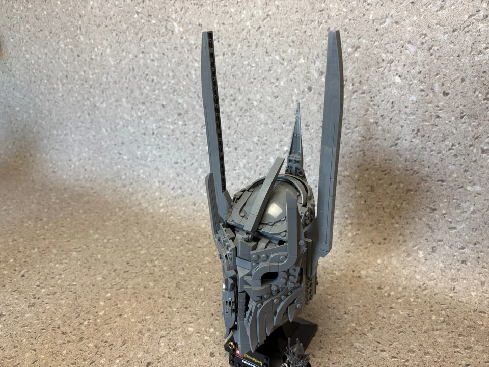 LEGO Icons 11373 The Lord of the Rings: Sauron's Helmet, Foto 2 von 5