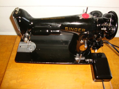 WWII SINGER SEWING MACHINE MODEL 201-2, SERVICED, #AF993937 - Picture 4 of 12