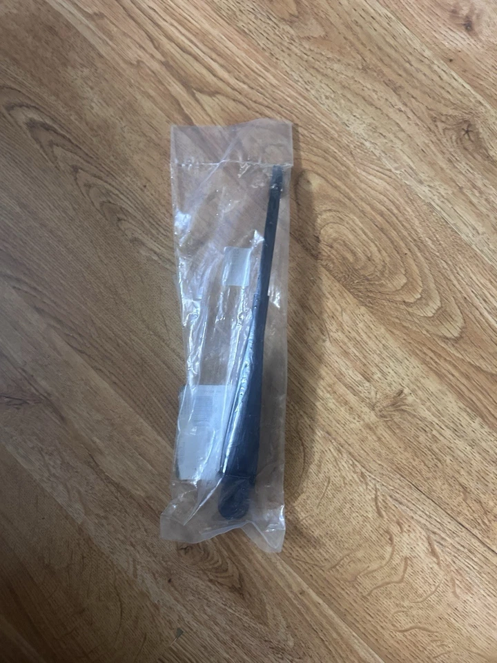 84059856 НОВЫЙ ОРИГИНАЛЬНЫЙ ЗАДНИЙ РЫЧАГ СТЕКЛООЧИСТИТЕЛЯ GM 2010–2017 Chevrolet GMC Terrain Equinox - Изображение 2 из 4