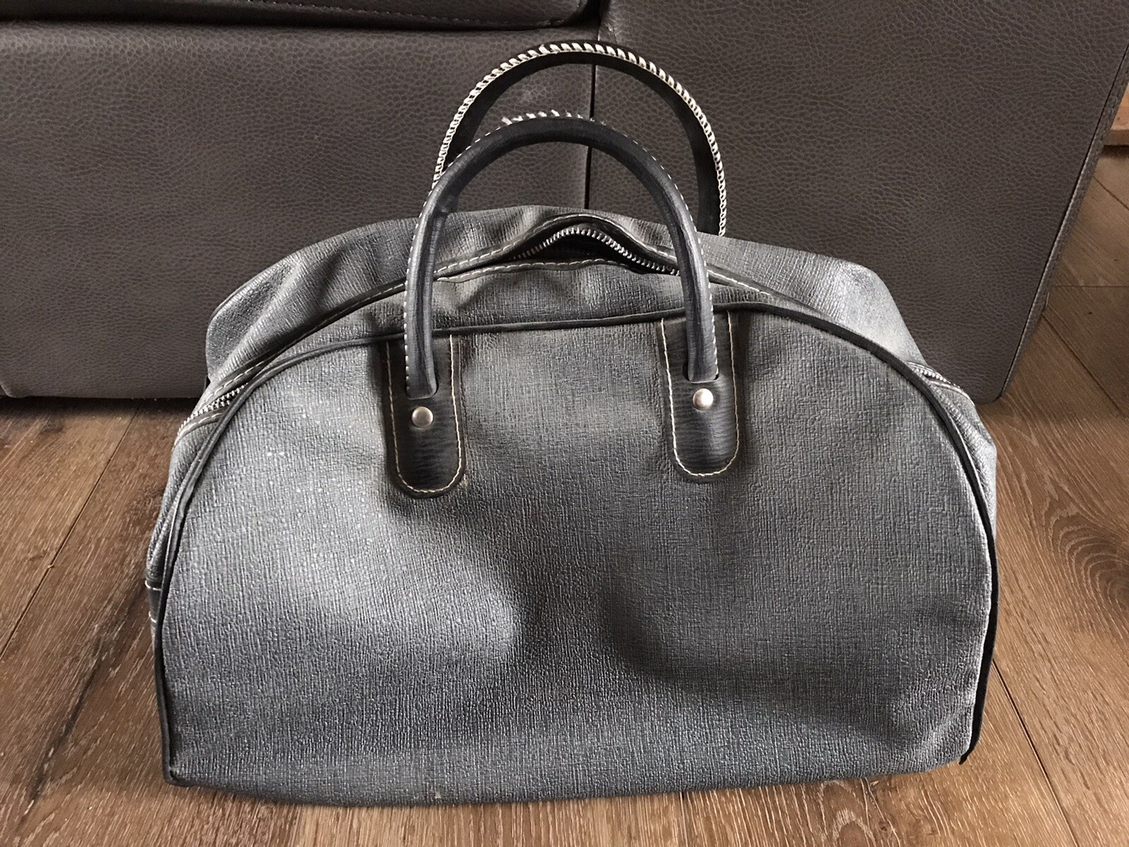 VINTAGE Sports Travel Duffle Bag RARE Grey Old School… Gem