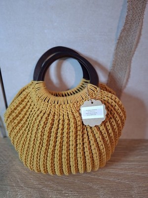 Gehäkelte Tasche Farbe Senf mit Griffen In Holzoptik Handmade Unikat