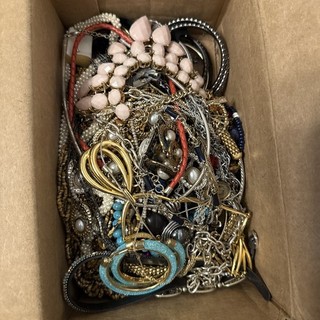 Stunning Large New/ Vintage Jewelry Lot! All Wearable! 4.6lbs! Some Signed!