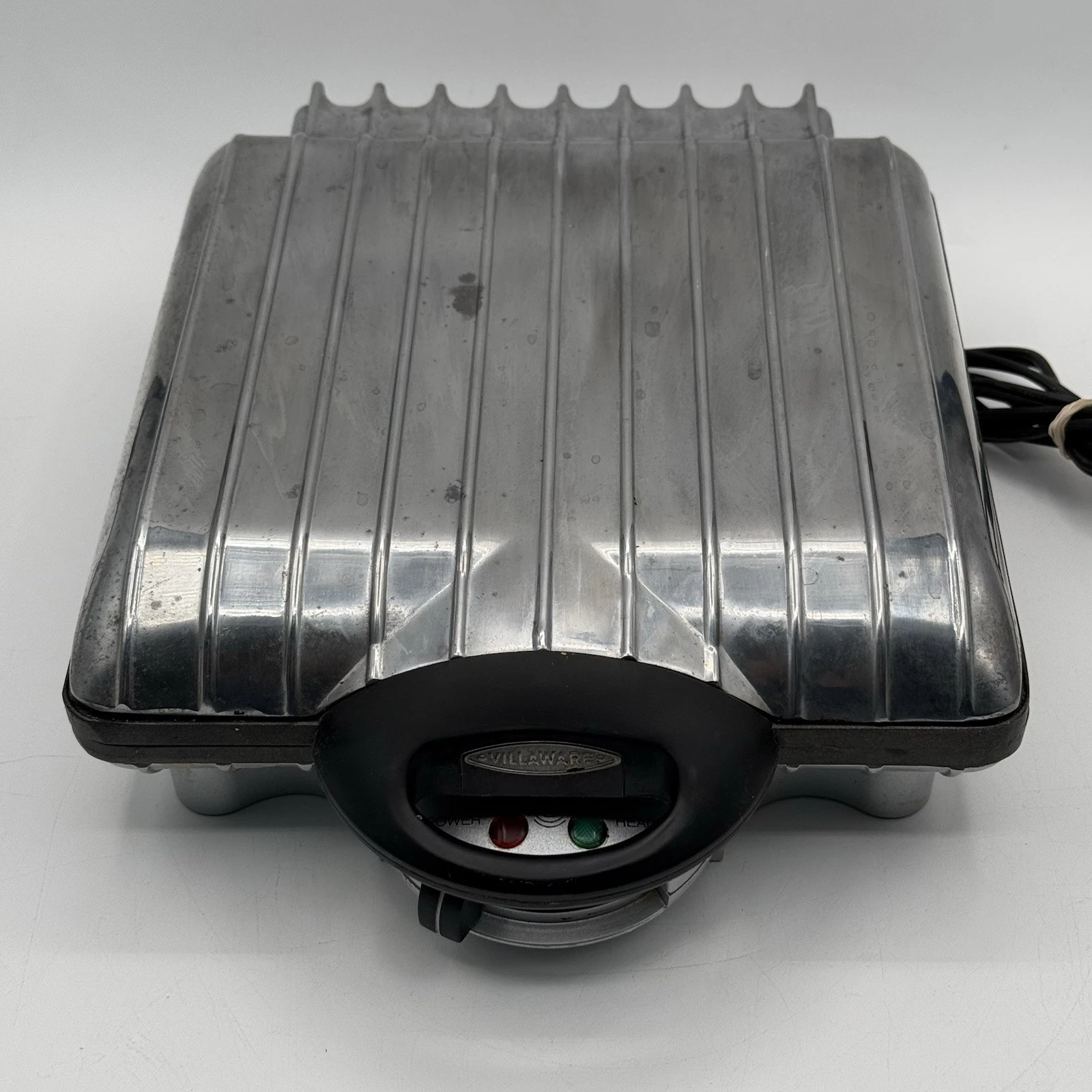 Vintage VillaWare Model 2001 Waffle Maker Classic Silver 4 Square Seasoned Iron