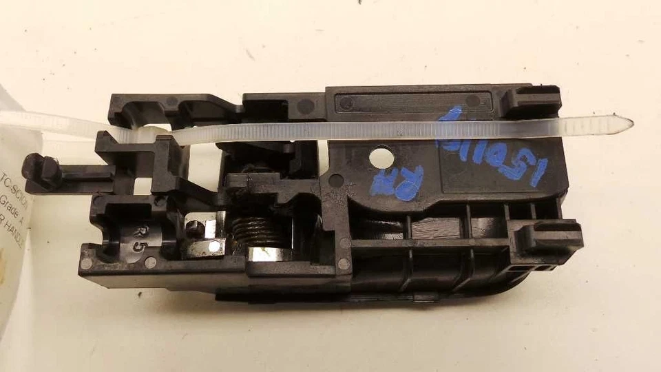 2007 SCION TC PASSENGER SIDE FRONT INTERIOR DOOR HANDLE  - Image 3 of 4