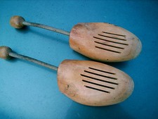 TOP STAMPED LOGO WOODEN SHOE TREES  VINTAGE NICE SET SPRING WITH WOODEN KNOB