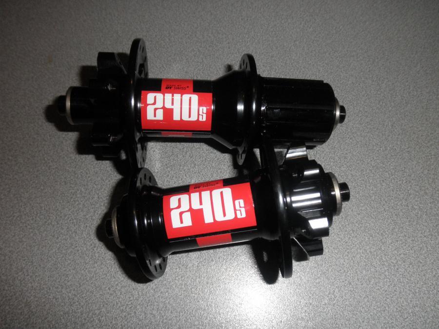 COPPIA MOZZI DT SWISS 6 FORI 240'S DISK 32f (vari standard) COPPIA MOZZI DT SWISS 6 FORI 240'S DISK 32f (vari standard)