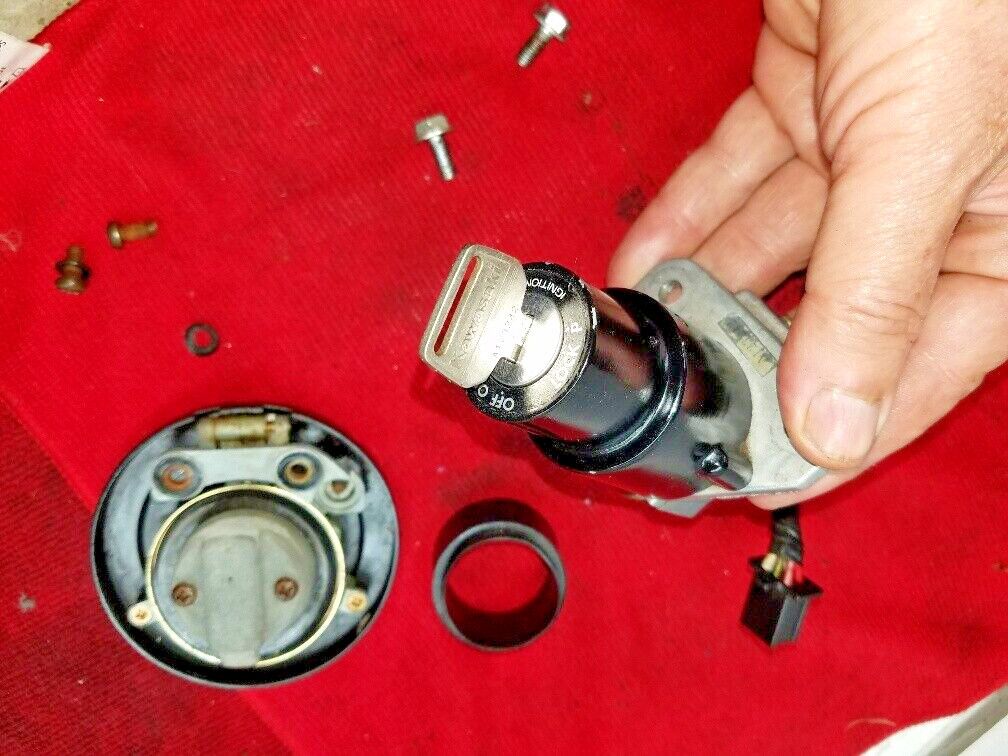 KLR650 KAWASAKI 1990 KLR 650 GAS TANK CAP AND IGNITION SWITCH WITH
