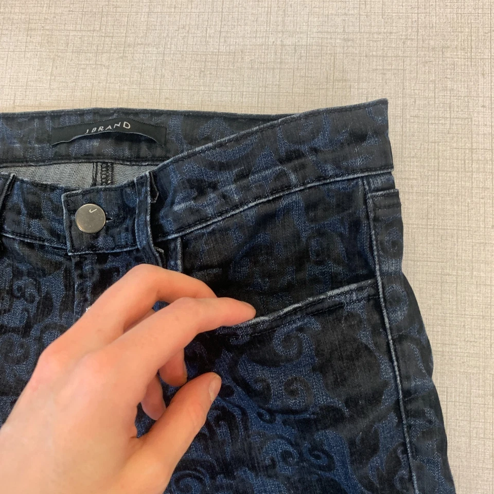 Pantalones de mezclilla para mujer marca J pierna ajustada 25 negros azules flor de lis brocado mezcla de algodón Foto 4 de 4