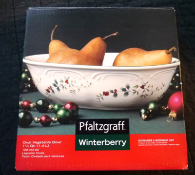 Pfaltzgraff Winterberry Oval Vegetable Bowl 1 1/2 QUART