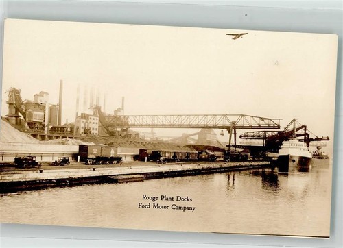 39912627 - Waggons Frachtschiff Fabrik Rouge Plant Docks Ford Motor Company Auto